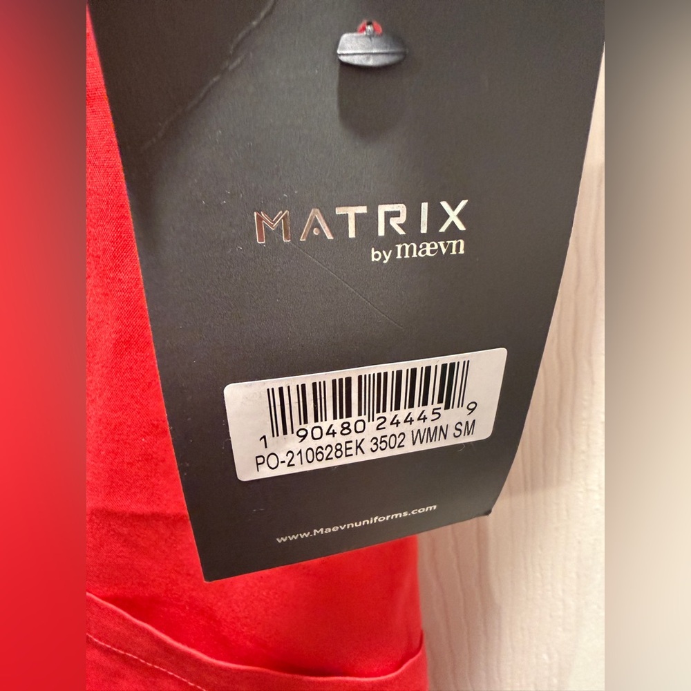 Matrix by Maevn Women’s Scrub Top Red Black V-Neck Size Small NWT - Picture 4 of 10